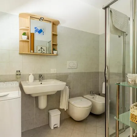 Appartement Private Garden & Garage - Self Check-in & Remote Access Côme